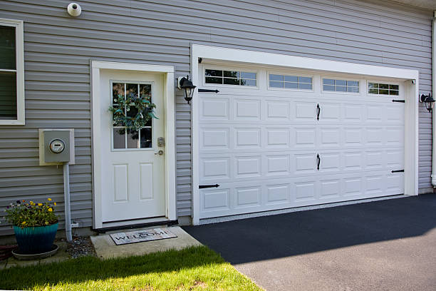 24/7 Emergency Garage Door Panel Replacement experts in Smith County County, TX